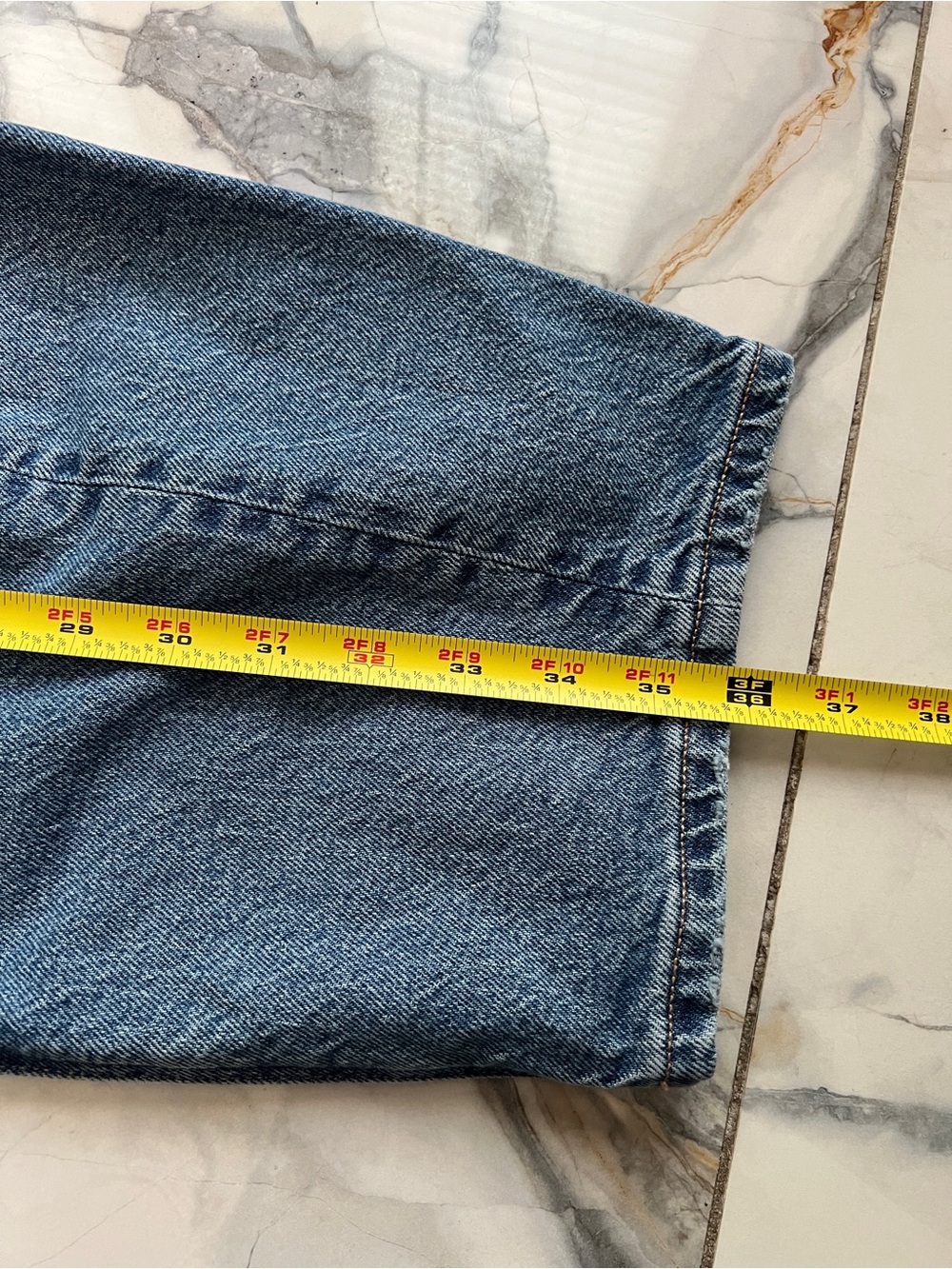 American Eagle Outfitters Barrel Jeans in Medium Blue Denim size 4 - Picture 9 of 9